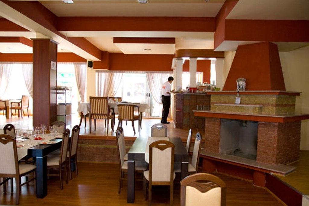 Uni Palas Kawadarci Restauracja zdjęcie
